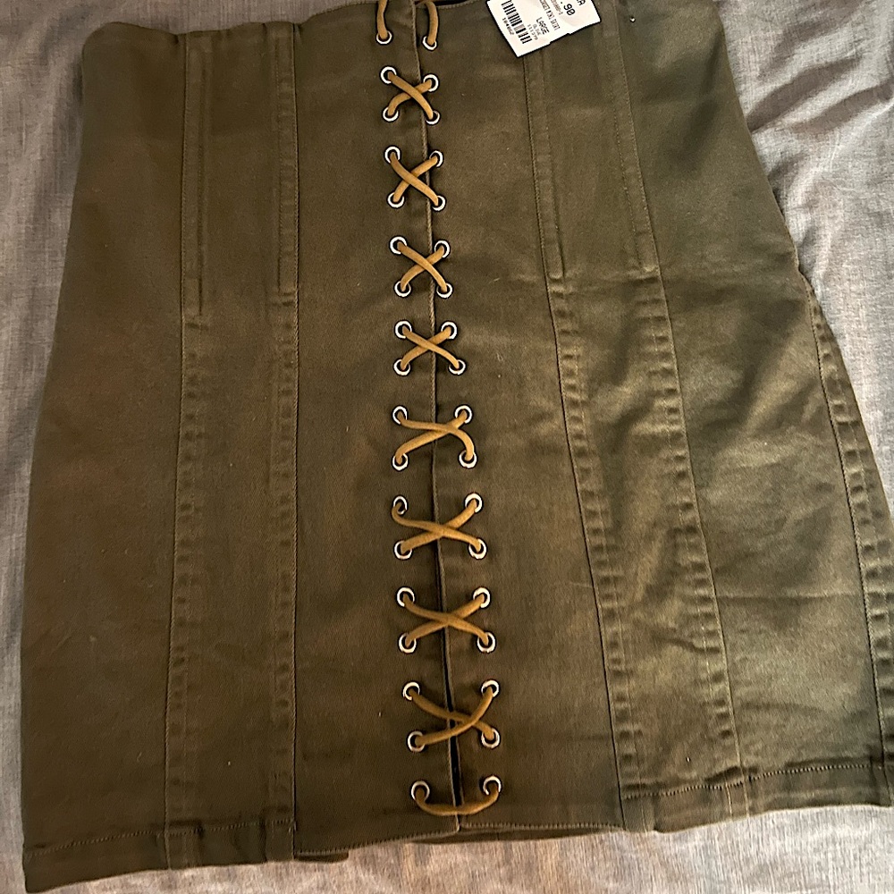Akira olive green lacey corset mini skirt.Brand new with tags size large.